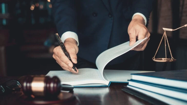 Business Litigation 101: When Should a Business Hire a Litigation Attorney?